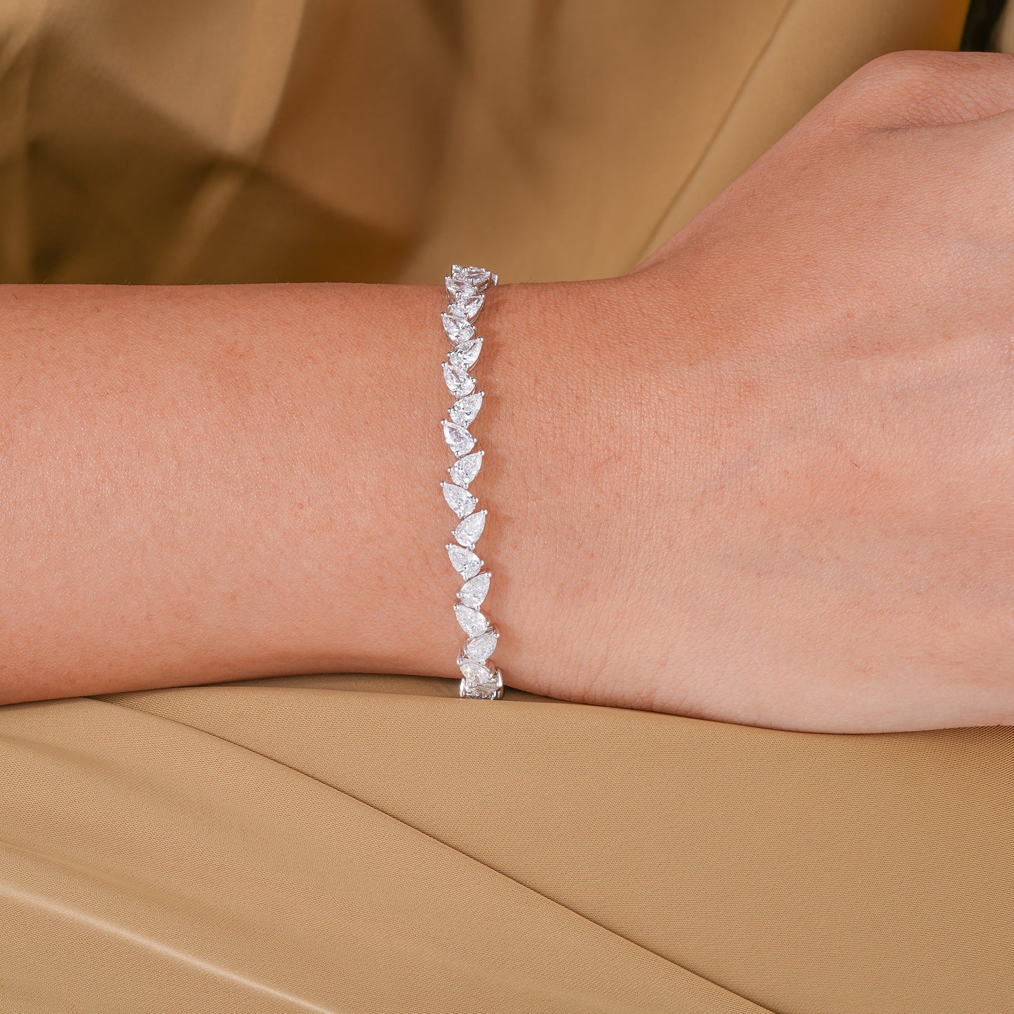 Pear Lab Grown Diamond Cluster Pattern Tennis Bracelet