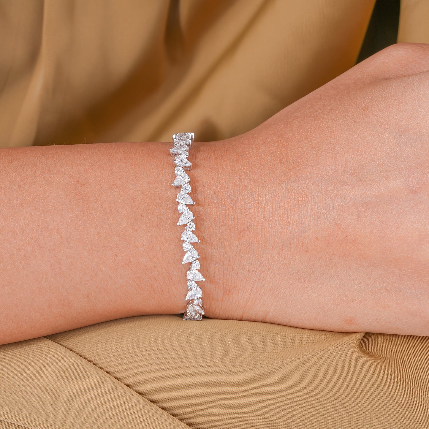 Pear-Round Lab Grown Diamond Mixed Cut Tennis Bracelet