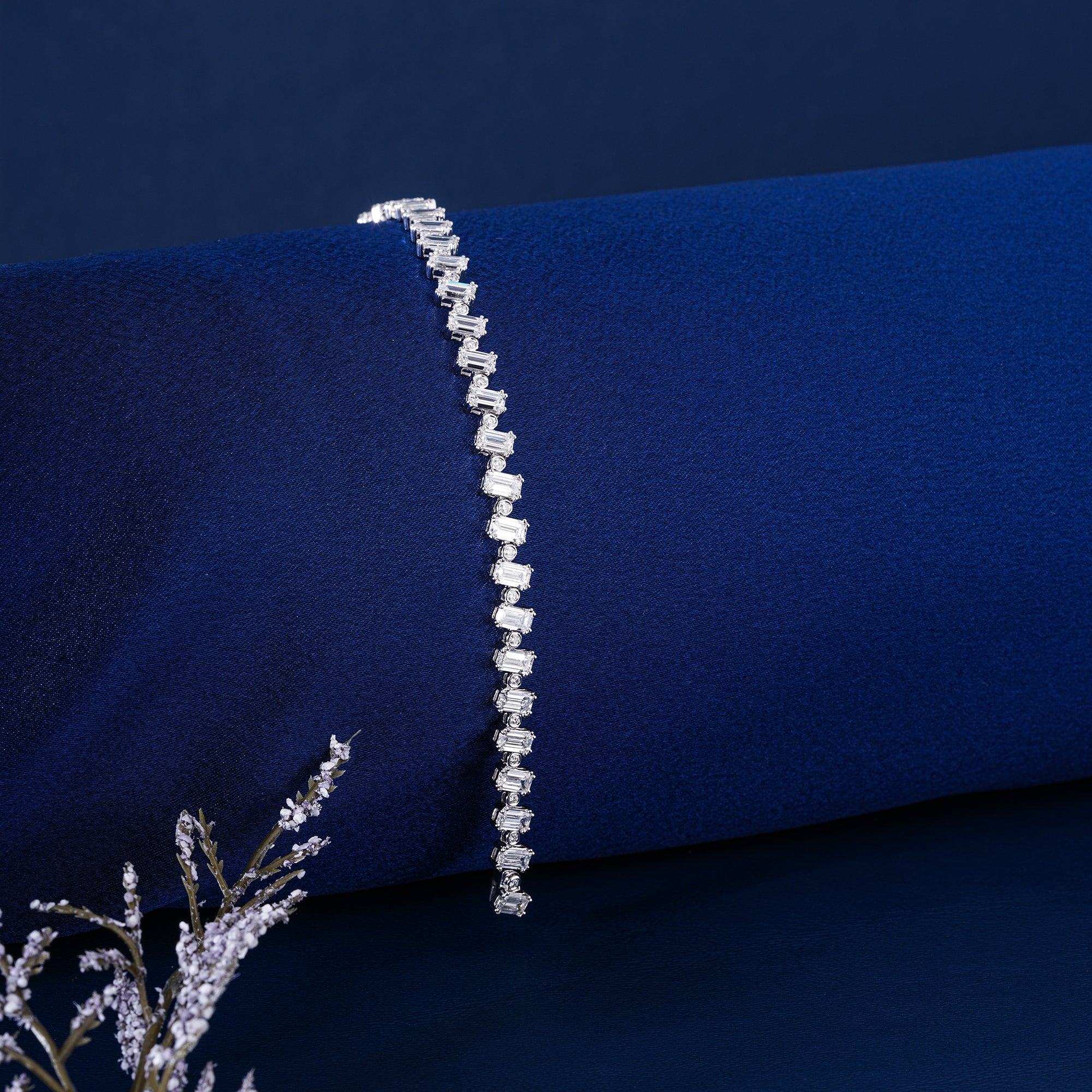 IGI Certified 9.75 CT Lab Grown Tennis Bracelet Zig Zag Emerald Round Pattern