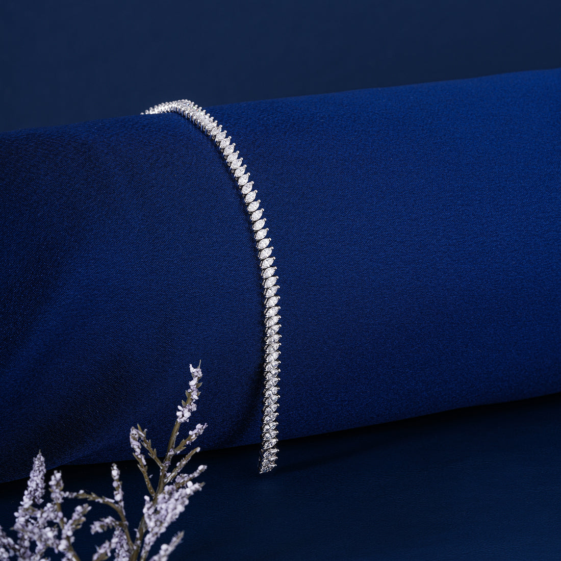 Unique 4.80 Carat Lab Grown Tennis Bracelet Slanted Leaf Pattern Fancy Jewelry